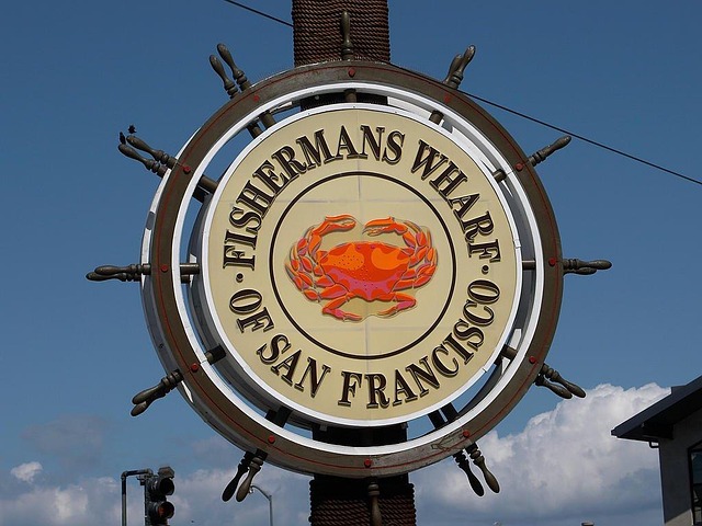 San Francisco Attractions Guide Fisherman’s Wharf bustling waterfront with boats and sea lions