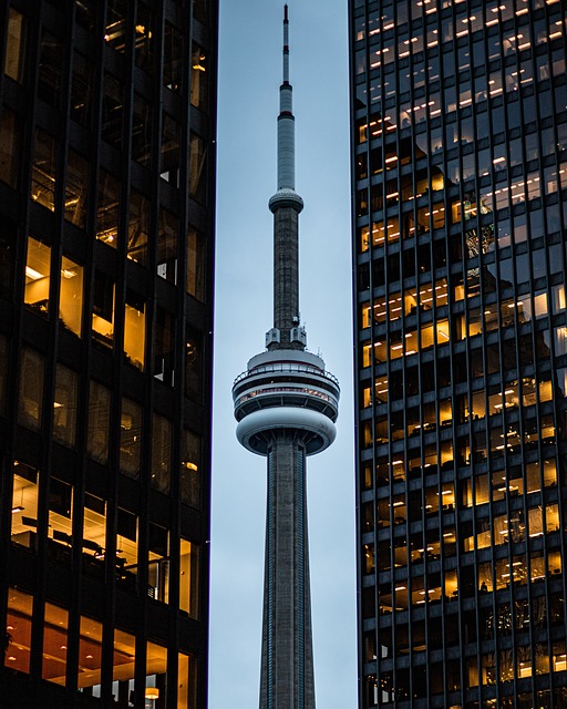 Toronto Travel Guide city skyline, urban landscape, vibrant streets, North American city