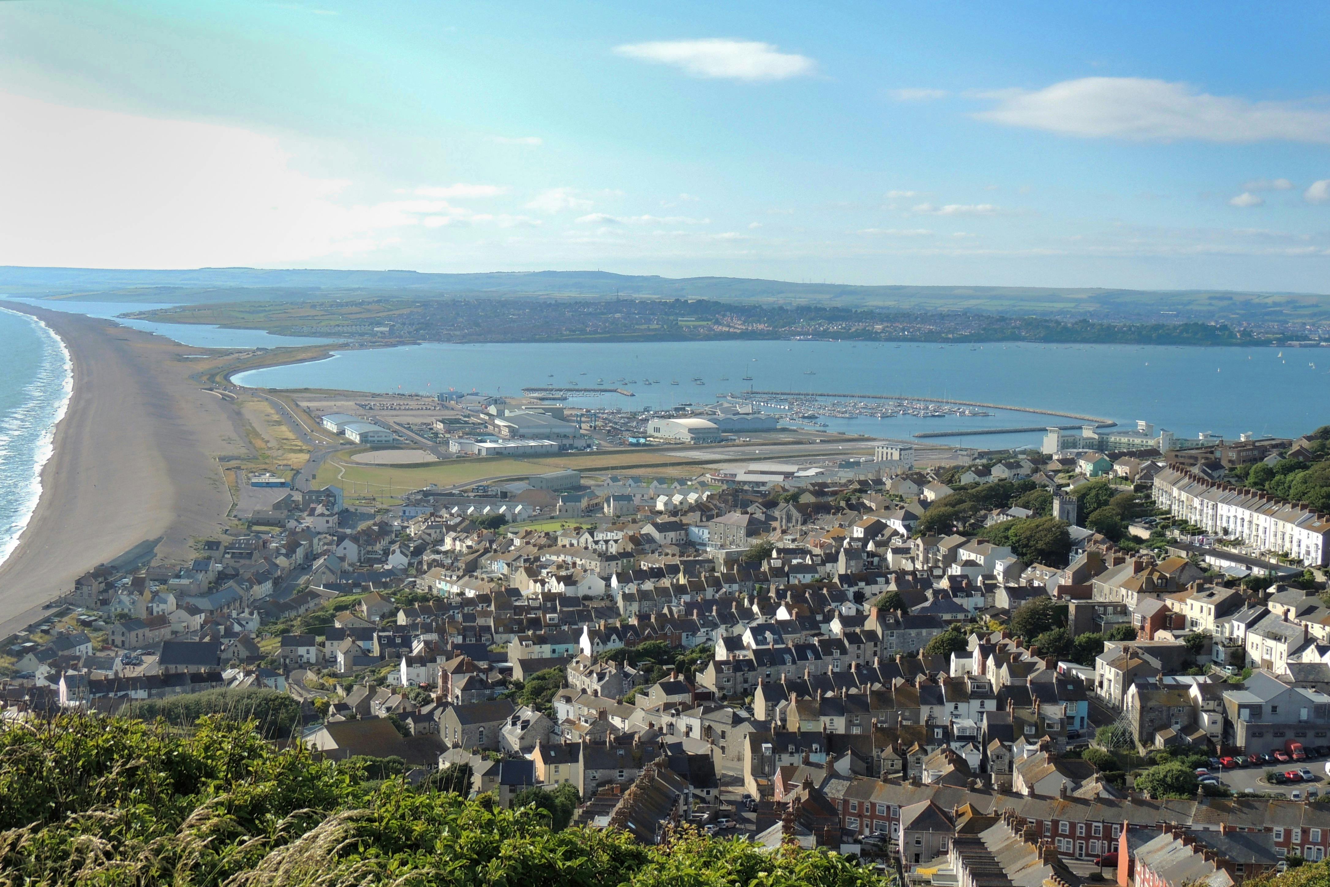 Cape Town Travel Guide; Explore iconic attractions, natural wonders, and cultural gems in South Africa’s vibrant coastal city in 2026. Camps Bay