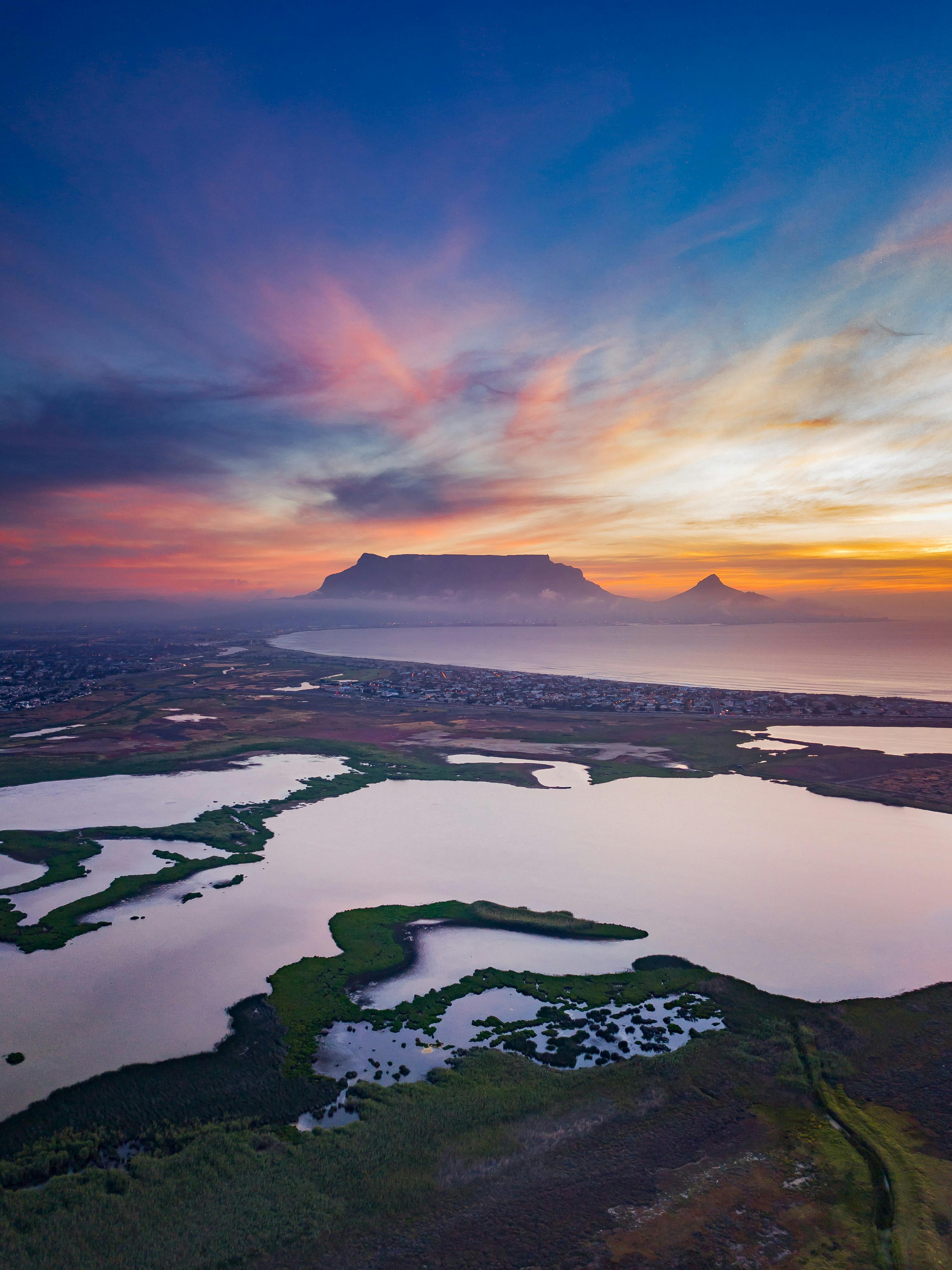 Cape Town Travel Guide; Explore iconic attractions, natural wonders, and cultural gems in South Africa’s vibrant coastal city in 2026. Table Mountain